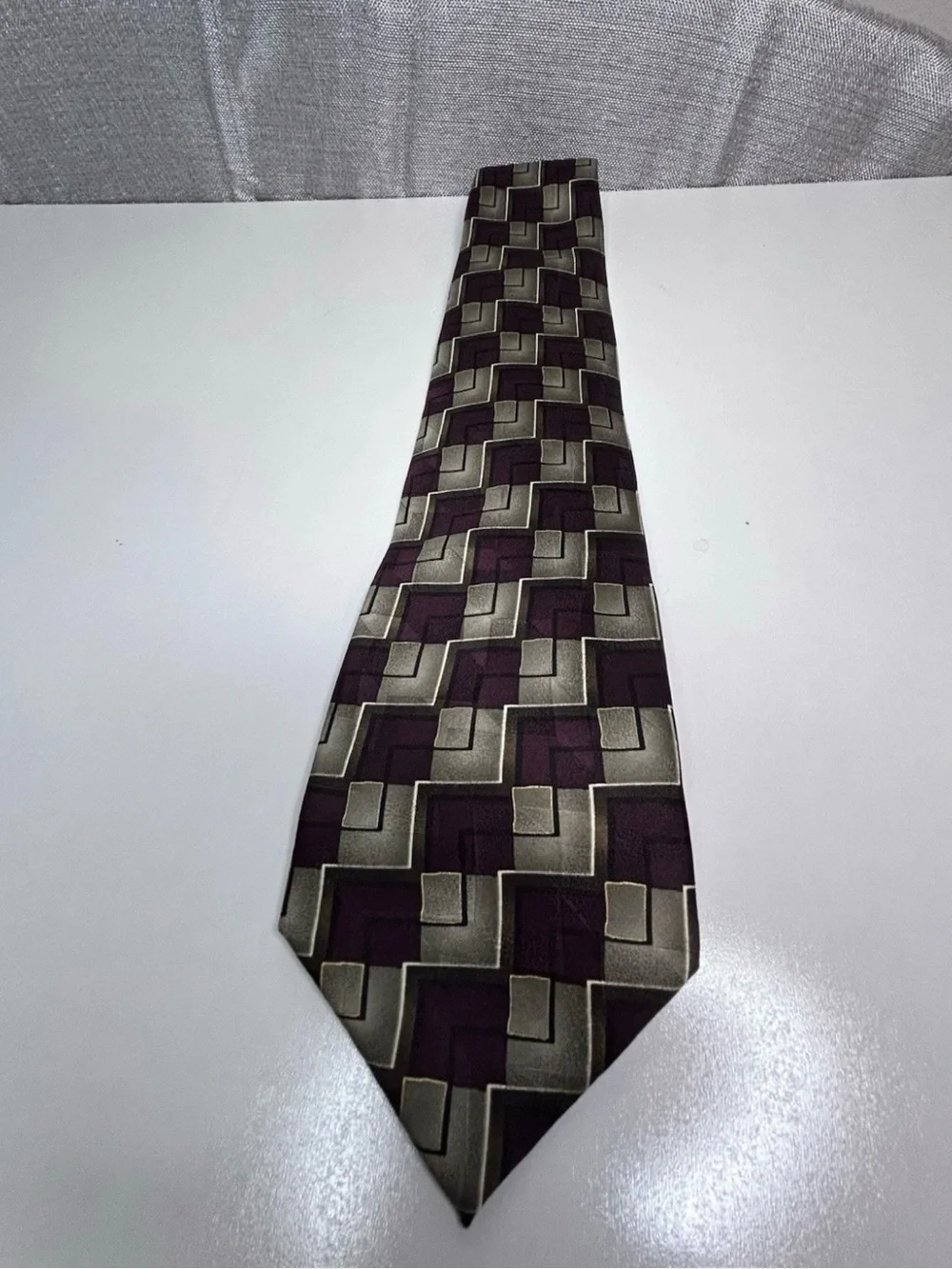 Men’s 100% Silk Hand Sewn Geometric Necktie Purple Gray Classic 3.25” Via Europa